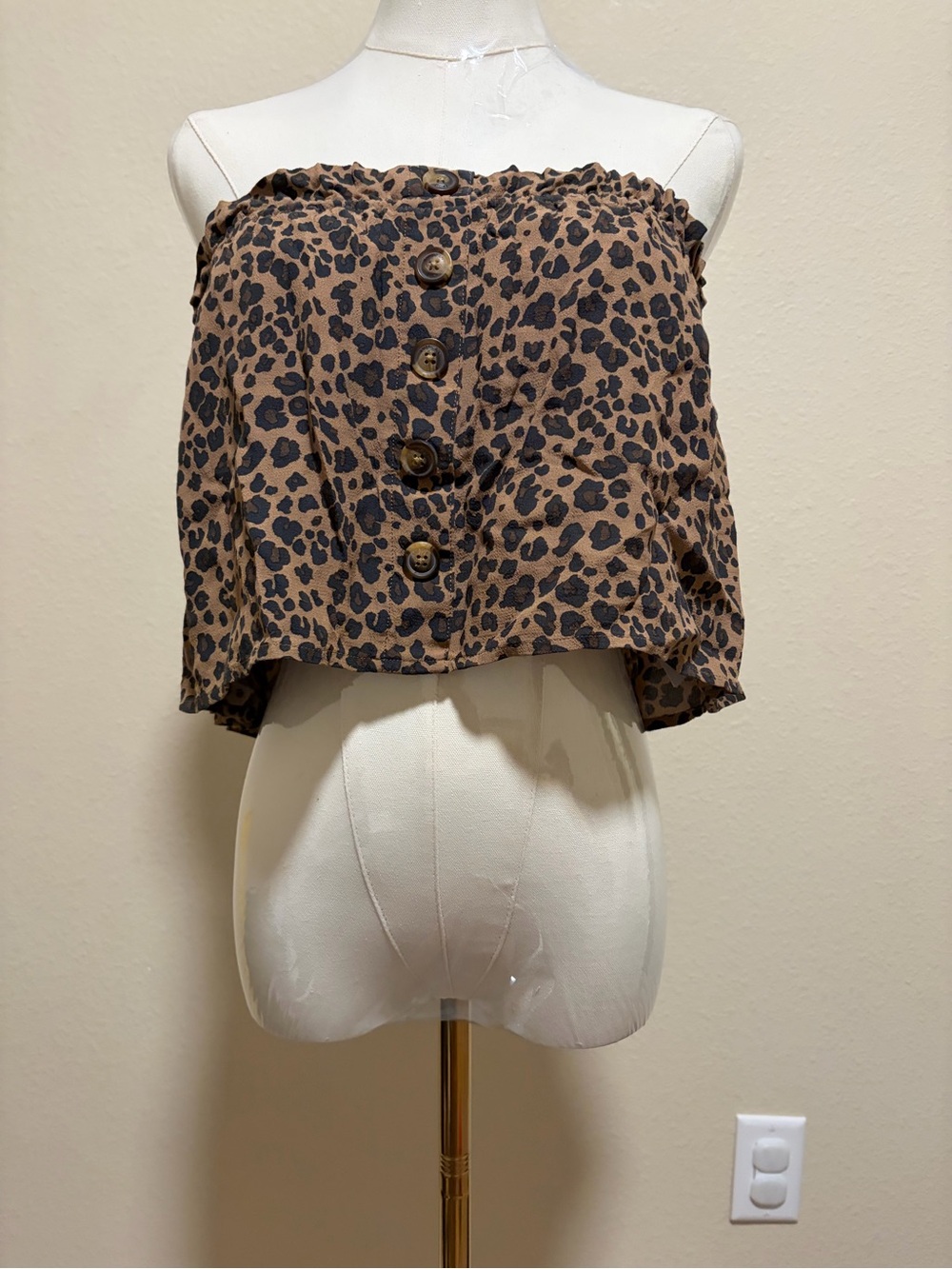 American Eagle Outfitters Tan Leopard Print Crop Top